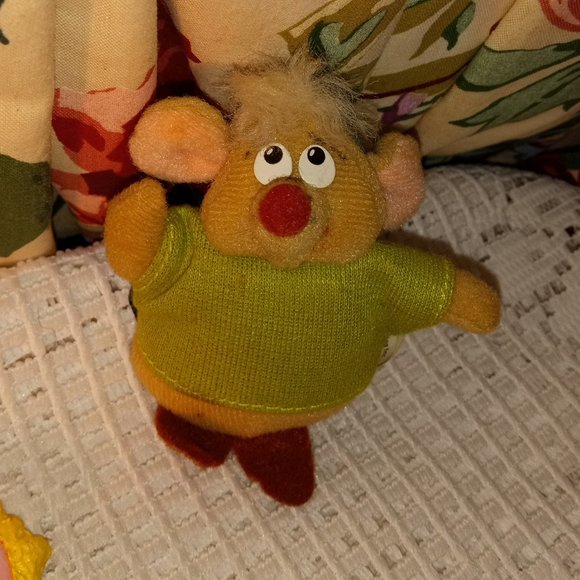 VINTAGE COLORFUL VARIETY OF CHRISTMAS TREE ORNAMENTS, LOT OF 12 - Picture 11 of 12